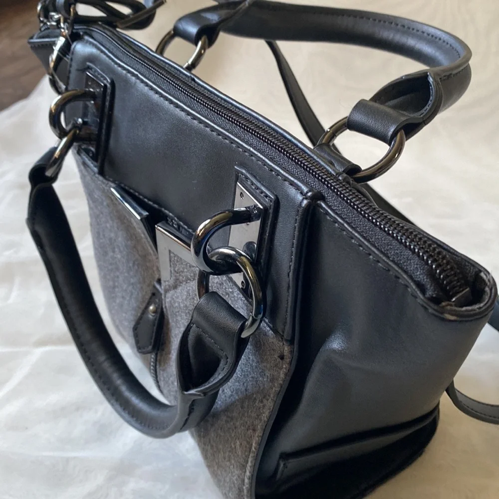 Danielle Nicole Grey Black Fleece satchel with crossbody strap, handbad NWOT - Picture 3 of 8